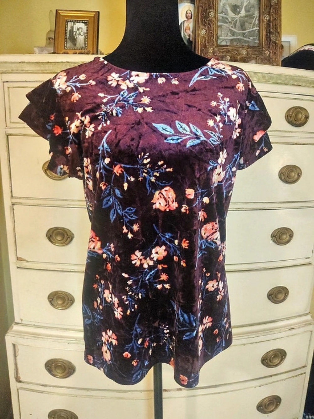 Lux Velvet a.n.a Floral Short Sleeve Top in Purple Size Medium Like New